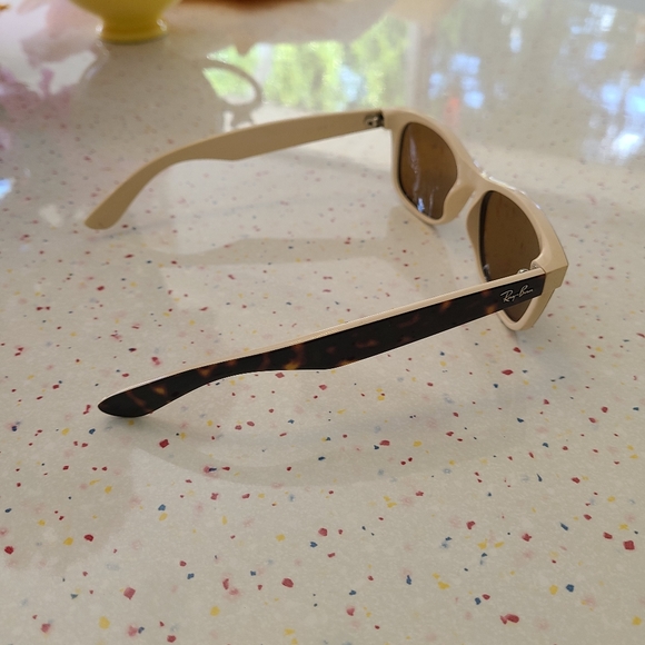 Ray-Ban tortoiseshell sunglasses SOLD - Picture 2 of 6